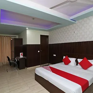 Hotel Oyo 14587 The Crown Gurgaon