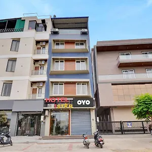 4* Hotel O 7 Star